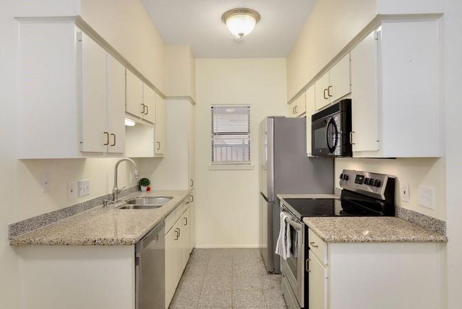 APT-103 - 106 E 30 Th St, Condo with 2 bedrooms, 2 bathrooms and 2 parking in Austin TX | Image 6