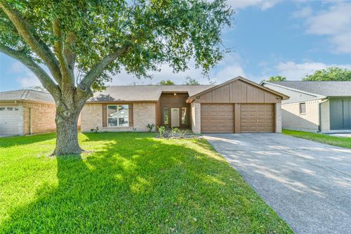 2406 Pilgrims Bend Dr, Friendswood, TX, 77546-2323 | Card Image