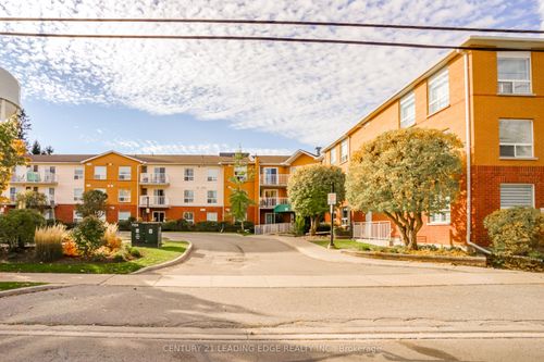 301-95 Wellington St, Clarington, ON, L1C5A1 | Card Image