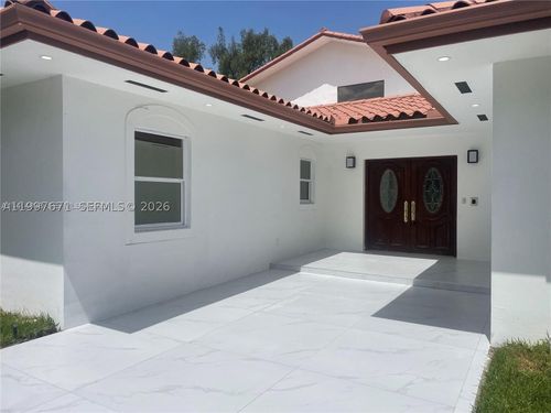 19740 W Saint Andrews Dr, Hialeah, FL, 33015-2345 | Card Image