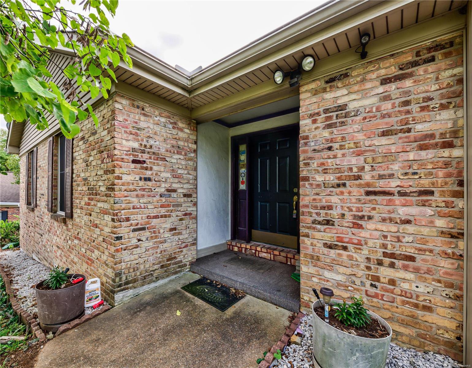 Brook Springs Ct, Saint Louis, MO 63122