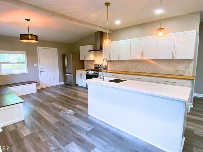 Center island. perfect for entertaining. | Image 7