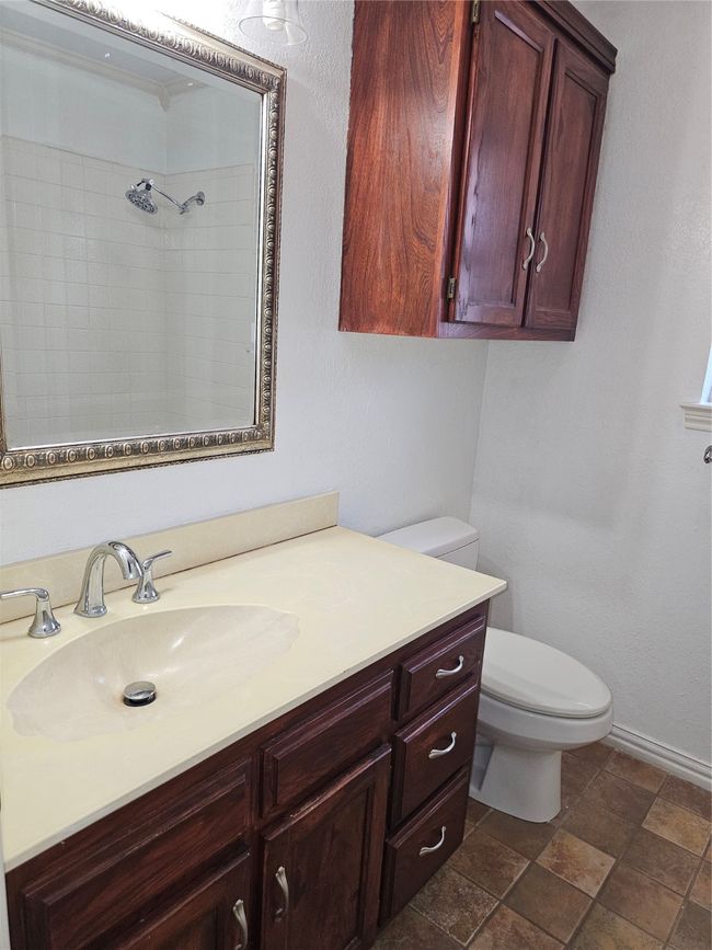 Hall Bathroom | Image 21