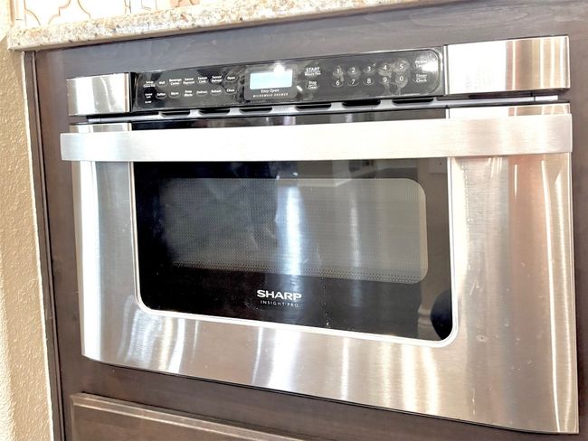 Upscale Microwave | Image 18