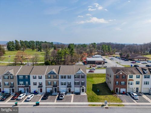 3381 Landmark Ct, CHAMBERSBURG, PA, 17201-7935 | Card Image