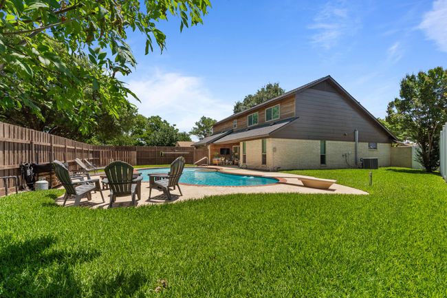View of swimming pool | Image 36