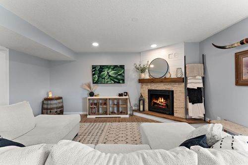 809 Cologne Ln, Waverly, MN, 55390-5429 | Card Image