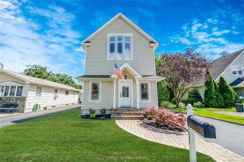 1025 Harrison Dr, Centerport, NY, 11721-1060 | Card Image