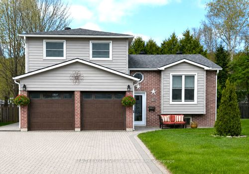 35 Nancy Dr, North Bay, ON, P1B9L9 | Card Image