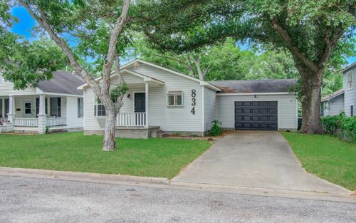 834 Live Oak St, Columbus, TX, 78934-1829 | Card Image