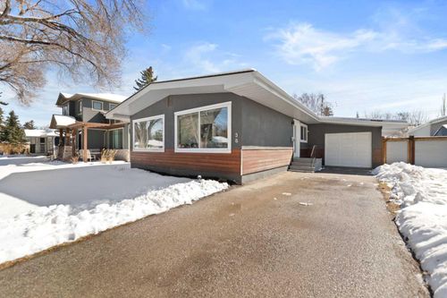 38 Westwood Dr Sw, Calgary, AB, T3C2V7 | Card Image
