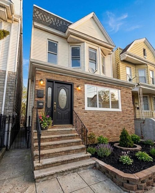 2-132 Bayview Ave, Jersey City, NJ, 07305-3305 | Card Image