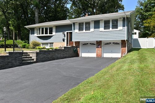 614 Mountain Ave, Township Of Washington, NJ, 07676-4424 | Card Image