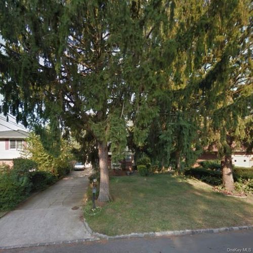 44 Westwood Ave, Deer Park, NY, 11729-2211 | Card Image
