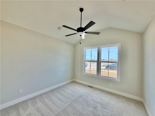 13735 Nw 70th St, Parkville, MO, 64152-1420 | Card Image