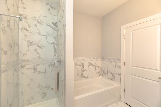 211 - 1202 Waukegan Rd, Condo with 2 bedrooms, 2 bathrooms and 1 parking in Glenview IL | Image 8