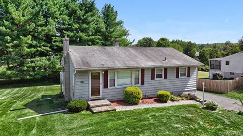 80 W Long Meadow Dr, Staatsburg, NY, 12580-6118 | Card Image