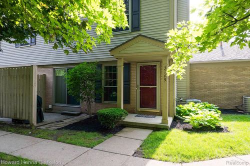 3145 Hidden Ridge Dr, Waterford, MI, 48328-2581 | Card Image