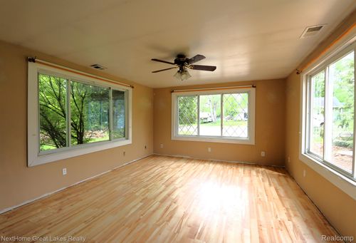 6259 Mercury Ave, Burton, MI, 48509-2365 | Card Image