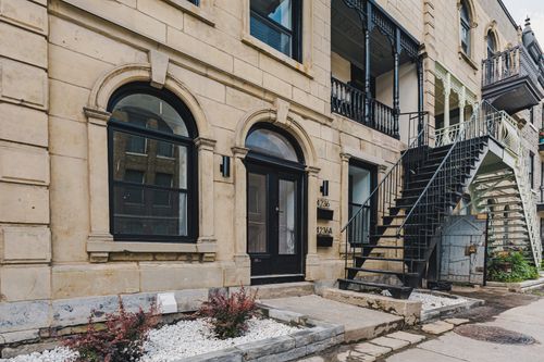 4240 Rue St-Urbain, Montréal, QC, H2W1V5 | Card Image