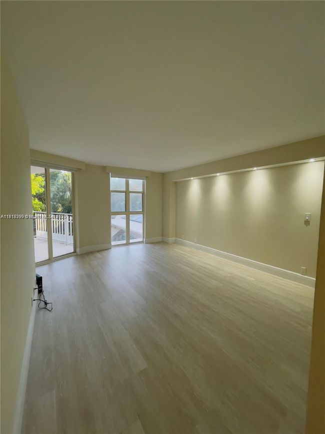 APT-309 - 2000 Towerside Ter, Condo with 2 bedrooms, 2 bathrooms and null parking in Miami FL | Image 6