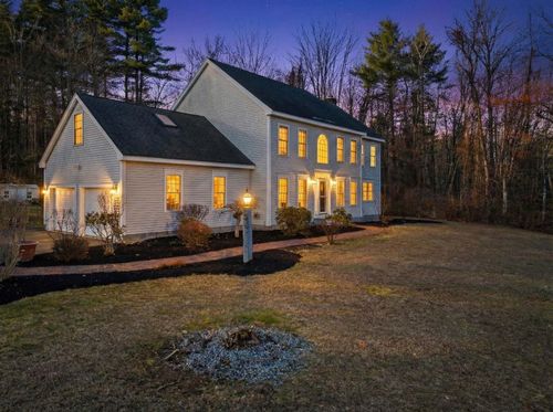 18 Holbrook Rd, Bedford, NH, 03110-5916 | Card Image