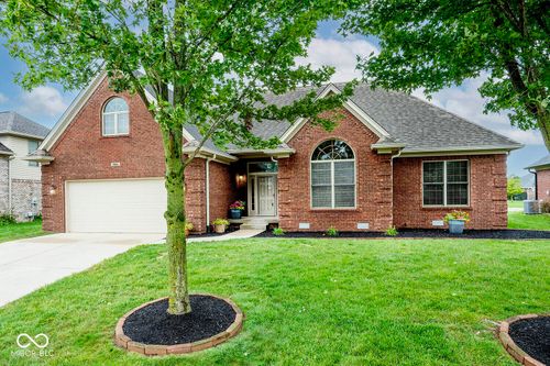 3882 S Cedar Creek Ln, New Palestine, IN, 46163-8724 | Card Image