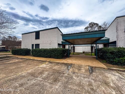 142 Jefferson Davis Blvd, Natchez, MS, 39120-5104 | Card Image