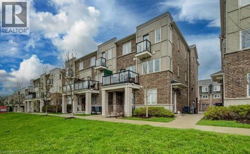 579 Goldenrod Lane, Kitchener, ON, N2R0L7 | Card Image