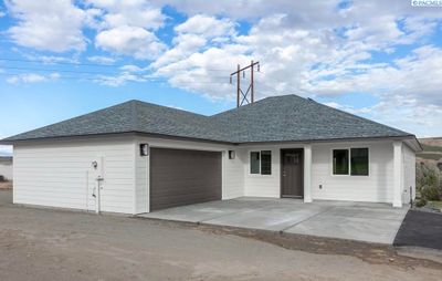 3602 E Highland Ext Rd., Home with 3 bedrooms, 2 bathrooms and null parking in Benton City WA | Image 1