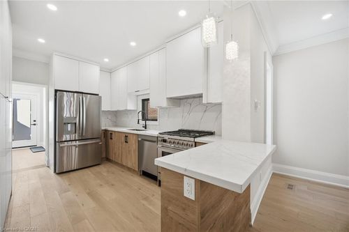 241 Maria St, Toronto, ON, M6P1W6 | Card Image