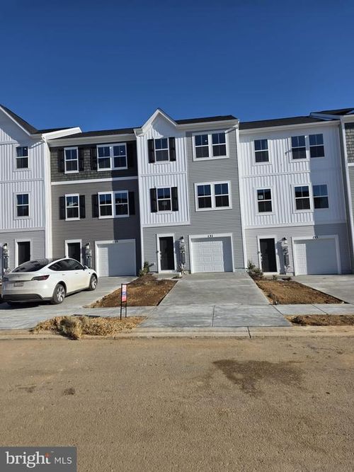 131 Kinkade Ct, MARTINSBURG, WV, 25403-1321 | Card Image