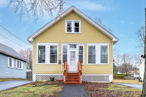 17 Oak St, West Springfield, MA, 01089-2815 | Card Image