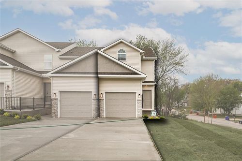 607 Sw Shadow Glen Dr, Blue Springs, MO, 64015-3495 | Card Image