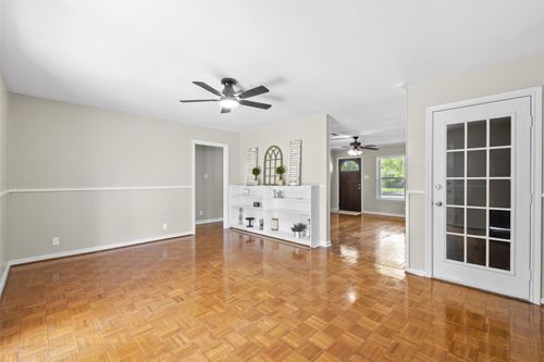 9614 Hammerly Blvd, Houston, TX, 77080-5318 | Card Image