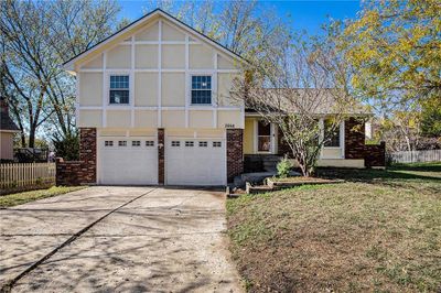 3956 Sw Ensign Drive, House other with 3 bedrooms, 2 bathrooms and null parking in Lee's Summit MO | Image 2