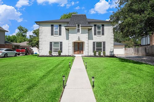 110 Dorado Dr, Friendswood, TX, 77546-5672 | Card Image