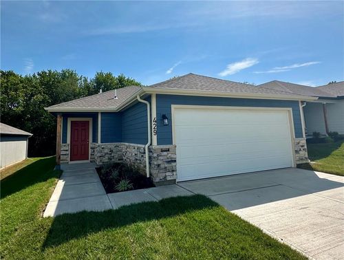 429 Valley View Dr, Tonganoxie, KS, 66086-2207 | Card Image