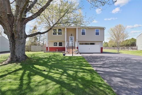 7782 Patchmark Ln, Cicero, NY, 13039-9328 | Card Image