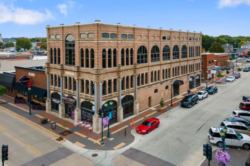 213-401 Main St, Cedar Falls, IA, 50613-2800 | Card Image