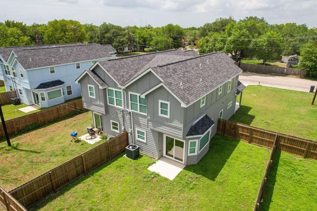 1004 E Fannin St, Home with 0 bedrooms, 0 bathrooms and null parking in Luling TX | Image 34