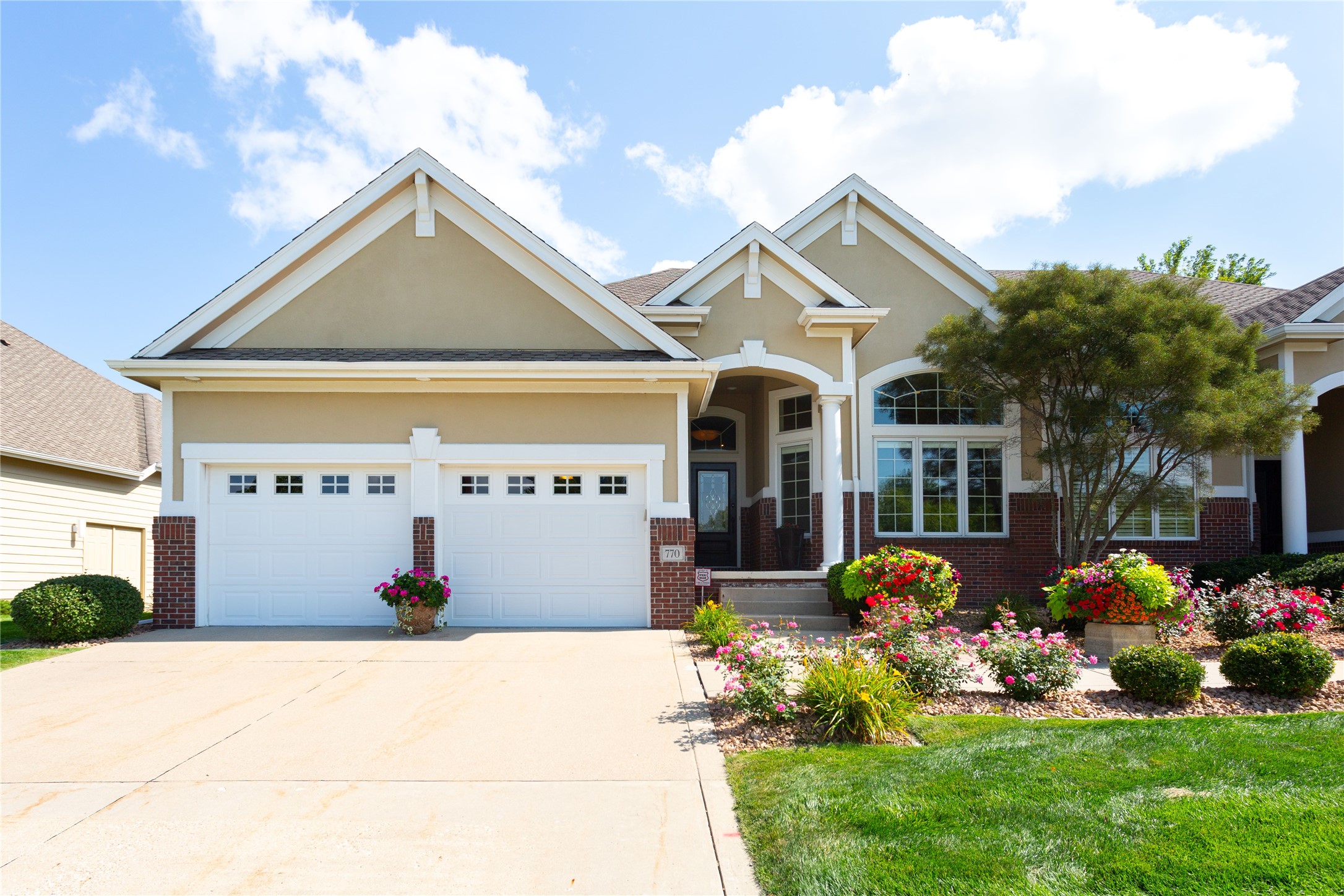 Burr Oaks Dr, West Des Moines, IA 50266
