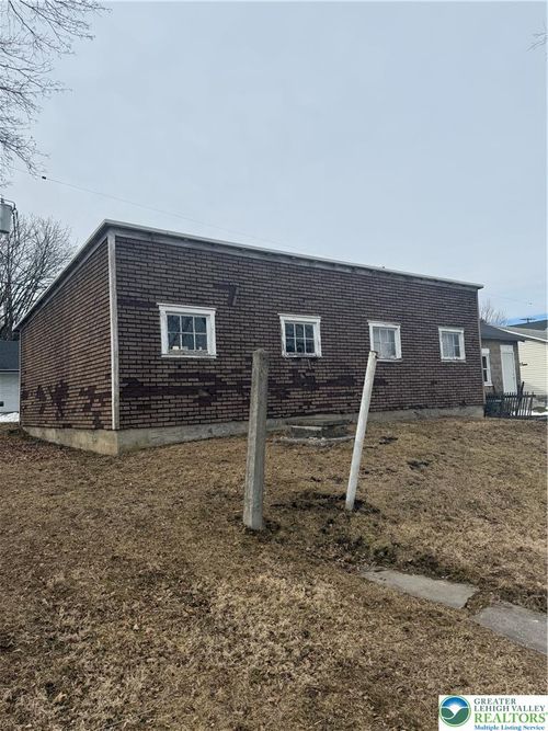 170 S Whitfield St, Nazareth, PA, 18064-2151 | Card Image
