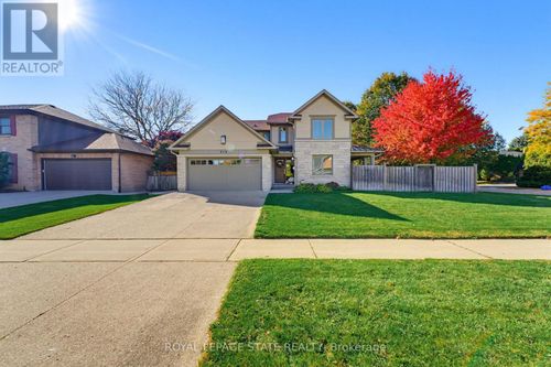 212 Stadacona Avenue, Hamilton (Ancaster), ON, L9G4K1 | Card Image