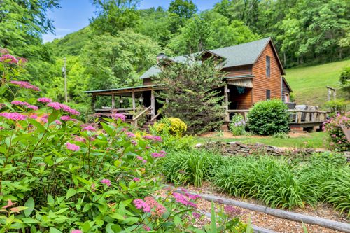 28 Bussell Ln, Gordonsville, TN, 38563-4511 | Card Image
