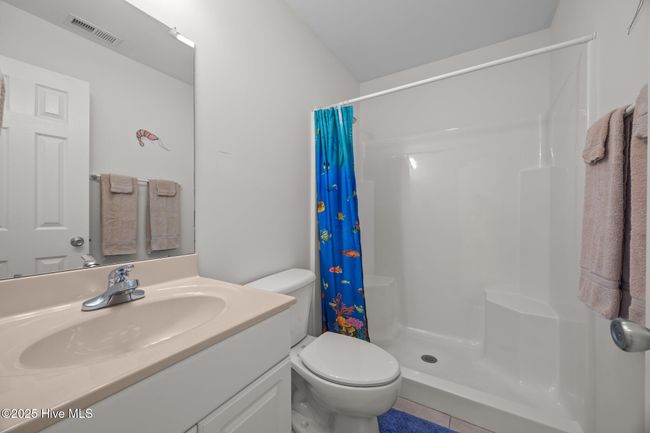 Bathroom 3 (upstairs) | Image 20