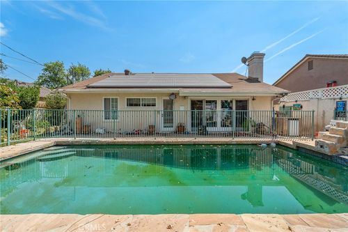 6913 Rubio Ave, Lake Balboa, CA, 91406-4621 | Card Image