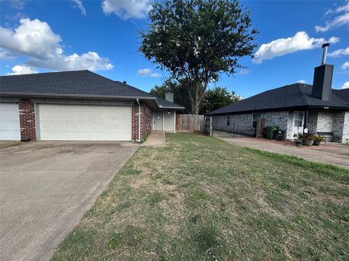 6320 Holiday Ln, North Richland Hills, TX, 76182-4680 | Card Image