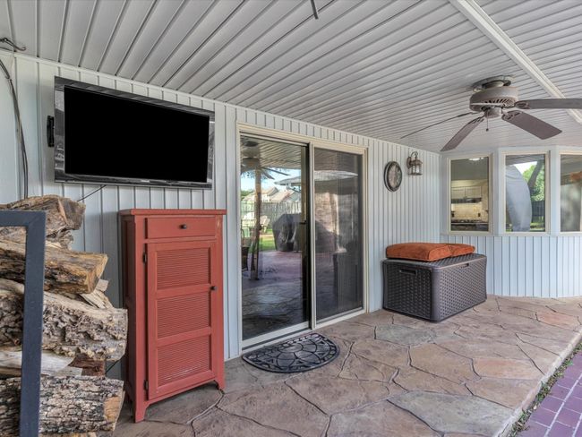 View of exterior entry with a ceiling fan | Image 31