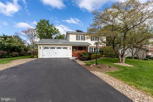512 Montclair Ln, BOALSBURG, PA, 16827-1657 | Card Image